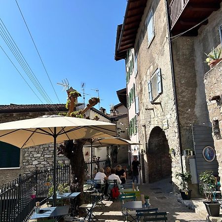 Studios Al Castello Dei Limoni ลีโมเนซุลการ์ดา ภายนอก รูปภาพ